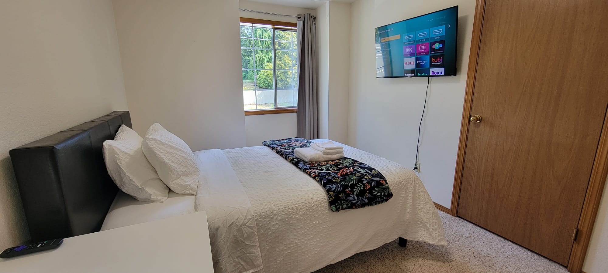 4k Smart TV in bedroom